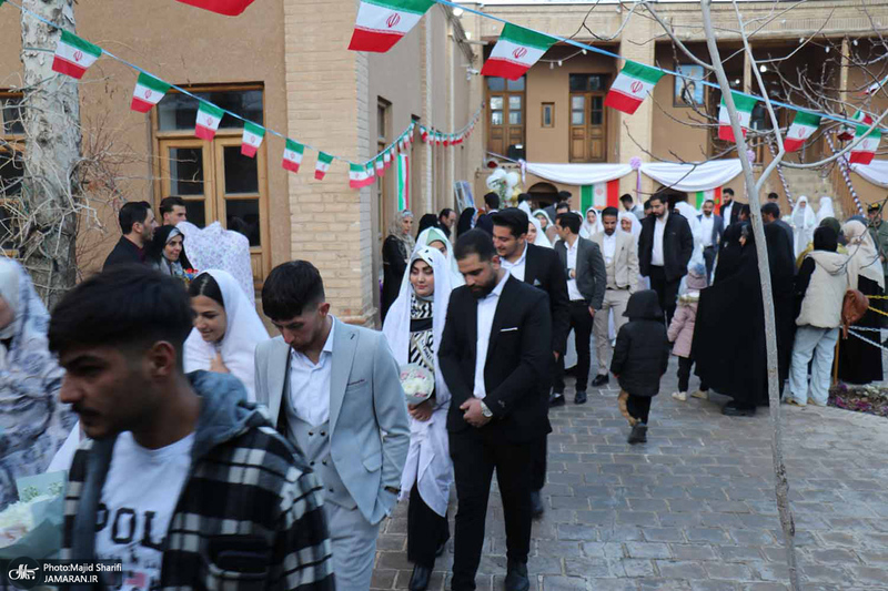 جشن ازدواج 114 زوج شهرستان خمین در بیت تاریخی حضرت امام (س)