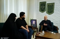 حضور قالیباف در منزل شهید حاجی زاده (8)