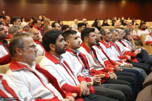 دیدار رییس و امدادگران جمعیت هلال احمر با سید حسن خمینی