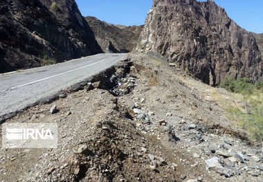 جاده‌های روستایی گناباد ارتقا نیافته‌ است