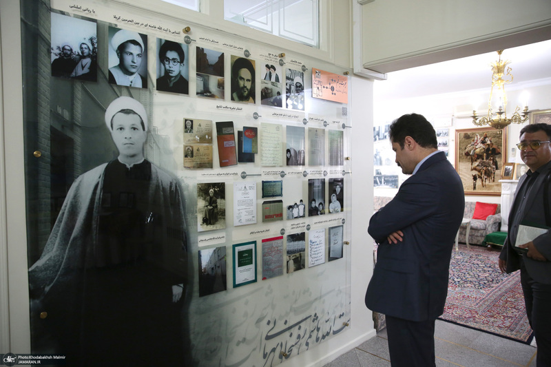 بازدید عبدالکریم حسین‌زاده، معاون امور توسعه روستایی و مناطق محروم کشور  از بیت امام خمینی (س) در جماران