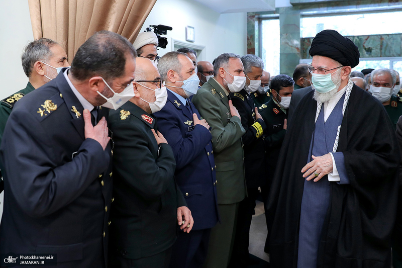 دیدار جمعی از فرماندهان ارشد نیروهای مسلح با فرمانده معظم کل قوا