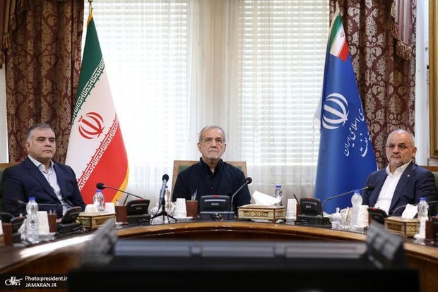 پزشکیان: توانمندی‌های نیروهای مسلح و انسجام ملی عوامل اصلی پیروزی در جنگ 12 روزه بودند/ جنگ به نفع هیچ‌کس نیست و هرگز برنده‌ای ندارد/ ما هرگز قلدری نکرده و نمی‌کنیم، اما به هیچ‌وجه زیر بار زور و قلدری هم نمی‌رویم