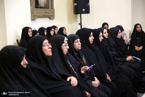 دیدار کارکنان حرم و موسسه تنظیم و نشر آثار امام خمینی(س) با سید حسن خمینی