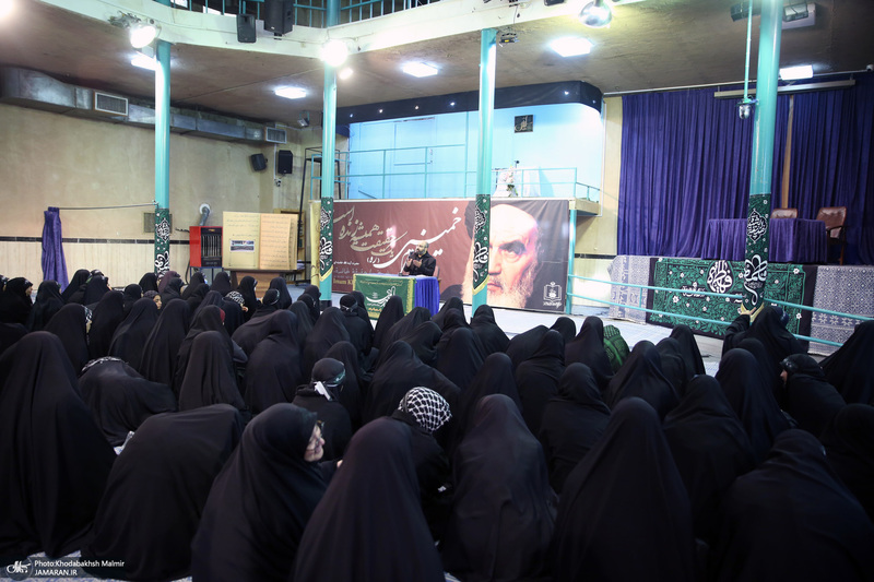 بازدید جمعی از دانش آموزان مدرسه انقلاب کرج از بیت امام خمینی در جماران