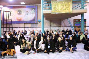 بازدید دانشجویان بین المللی سراسر کشور از بیت امام خمینی (س) در جماران