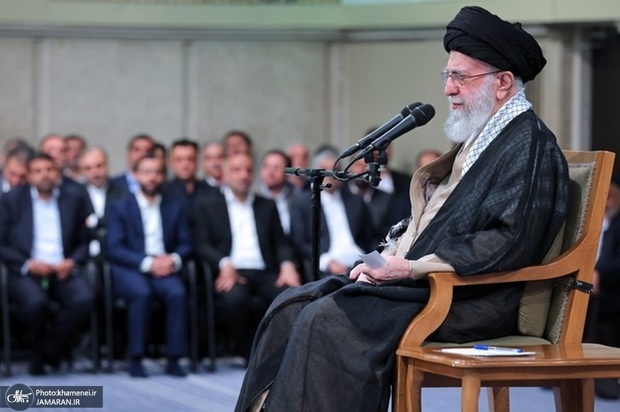 رهبر معظم انقلاب: ملت‌های مسلمان نباید اجازه دهند مسائل مربوط به فلسطین به فراموشی سپرده شود/ مصرف تولیدات داخلی که به نفع کارگر است باید به یک فرهنگ تبدیل شود/ یکی از دستگاه ها اعلام کرده که ممنوعیت واردات محصولات دارای مشابه داخل برداشته شده! چرا؟!