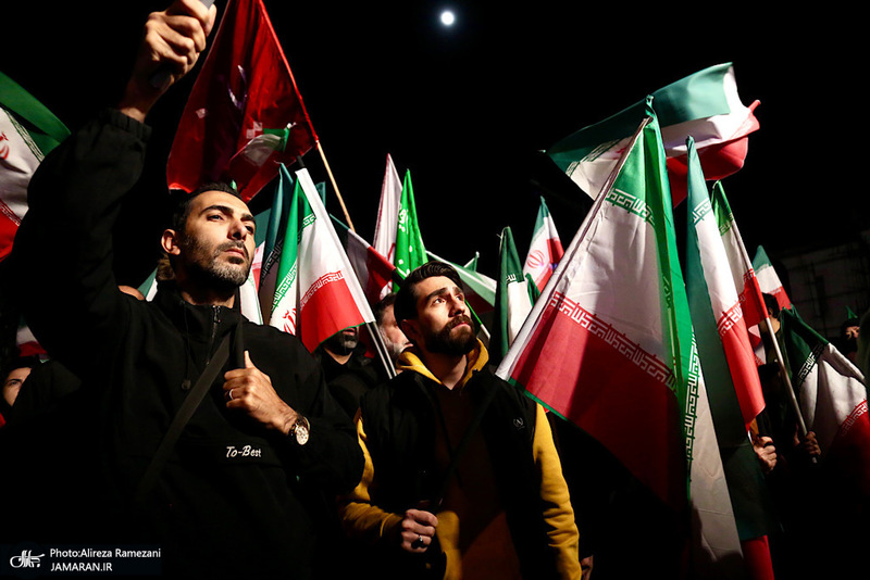 حركت دسته مردمى پرچمداران ايران به مناسبت روز جمهوری اسلامی ایران