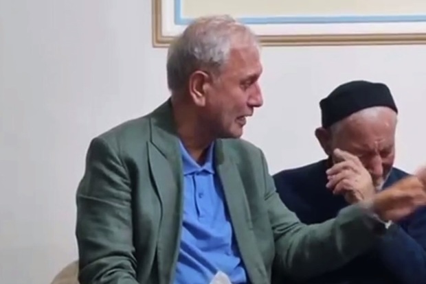 گریه های دستیار پزشکیان در دیدار با خانواده الهه حسین نژاد + فیلم