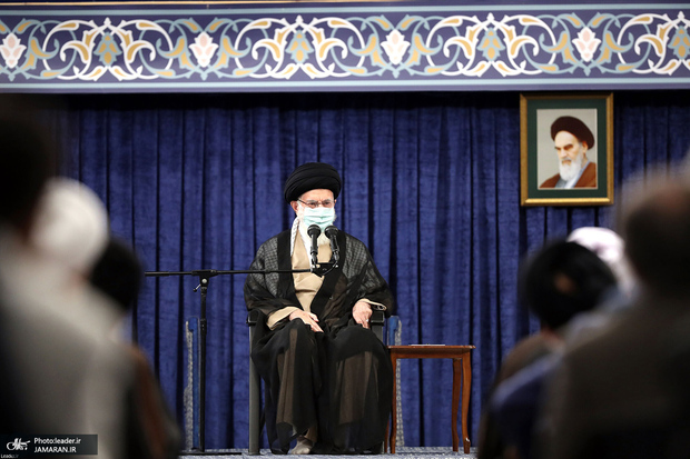  رهبر انقلاب: امام بزرگوار به همه یاد داد که خطوط فاصل غیرحقیقی میان جوامع اسلامی را کنار بگذارند/ امام با همه وجود پای مسأله فلسطین ایستاد/ جمهوری اسلامی دخالتی در کشورهای دیگر ندارد