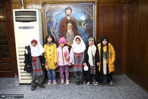 بازدید جمعی از دانش آموزان از بیت امام خمینی (س) در جماران