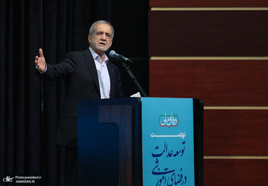 پزشکیان: پذیرفتنی نیست در نظام اسلامی، مدارسی ساخته شود که برخی بتوانند با پرداخت 100 یا 200 میلیون تومان فرزندشان را ثبت‌نام کنند، در حالی که برخی دیگر حتی از حضور فرزندشان در مدرسه‌ای مطمئن نباشند/ بعد از 47 سال از انقلاب، نباید دچار عقب‌گرد شویم