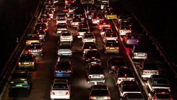 ترافیک در محورهای مواصلاتی قم سنگین و پرحجم است