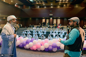 جشن عبادت و تکلیف فرزندان کارکنان معاونت پشتیبانی سپاه در حرم امام خمینی (س)