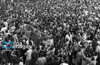 دیدار مردم با امام در مدرسه علوی (7)