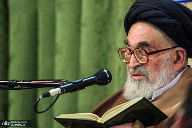 آیت‌الله العظمی دستغیب: هرچه بیشتر زمینه آزادی اندیشه و فکر و بیان فراهم شود/ مسئولین دست مفسدین اقتصادی، رانت‌خواران و اختلاسگران را از سفره مردم کوتاه نمایند