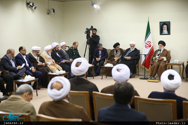 رهبر معظم انقلاب: نباید اجازه داد یاد شهیدان در اثر جلوه‌های کاذب فراموش شود