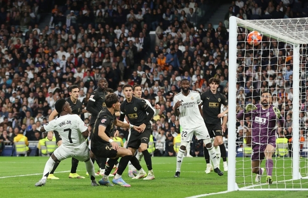 ضربه بزرگ والنسیا به رئالی ها؛ فرصت عالی برای بارسلونا