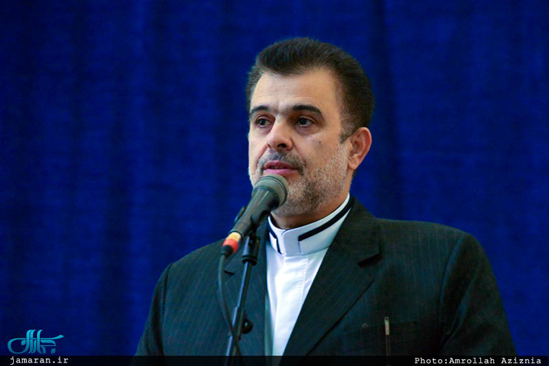 ادای احترام شرکت کنندگان در سی و چهارمین دوره مسابقات قرآن کریم به مقام امام خمینی(س)