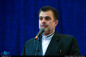 ادای احترام شرکت کنندگان در سی و چهارمین دوره مسابقات قرآن کریم به مقام امام خمینی(س)