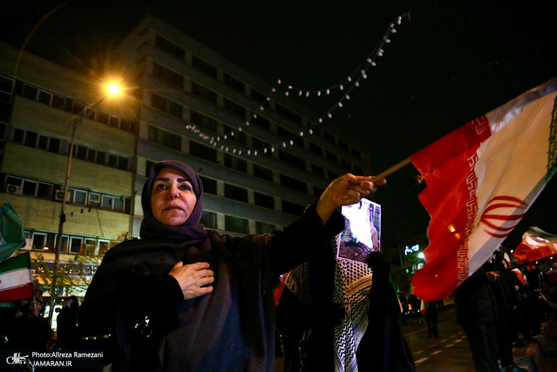 حركت دسته مردمى پرچمداران ايران به مناسبت روز جمهوری اسلامی ایران
