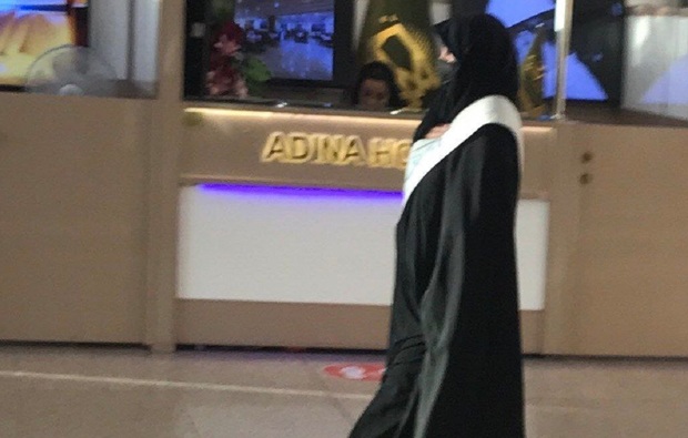 سخنگوی فرودگاه مشهد: هم حجاب بان داریم، هم گروه تبیین؛ اینها از قرارگاه حجاب مجوز دارند/ متروی مشهد: کارکنان ما در گیت‌های ورودی به افراد تذکر حجاب می‌دهند