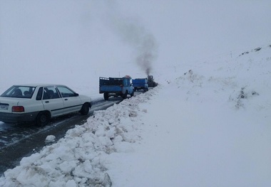 نجات جان ۶ مسافر گرفتار در برف و کولاک در شهرستان مرند